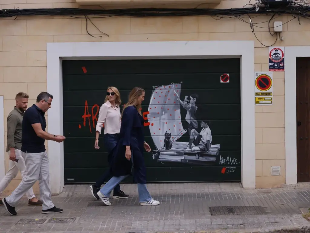 Food Tours Balearics tour participants savoring local Mallorcan dishes